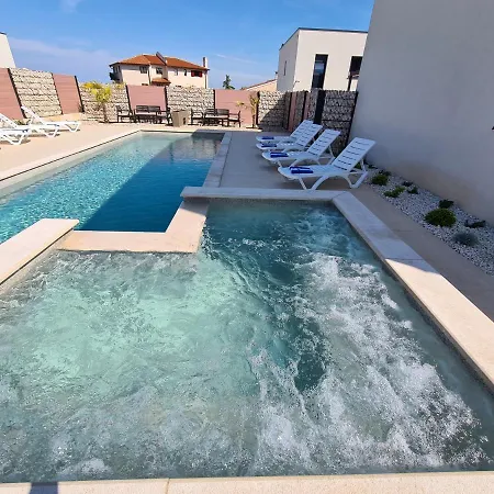 Pinna - Vanga * Pula